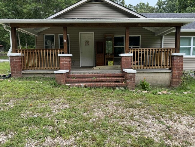 173 Richardson St in Toccoa, GA - Foto de edificio - Building Photo