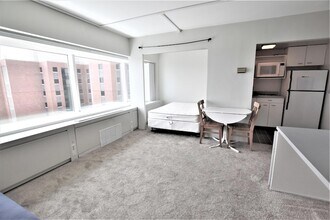 555 E William St, Unit 14B in Ann Arbor, MI - Building Photo - Building Photo