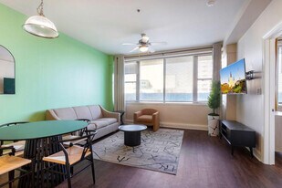 925 Common St in New Orleans, LA - Building Photo