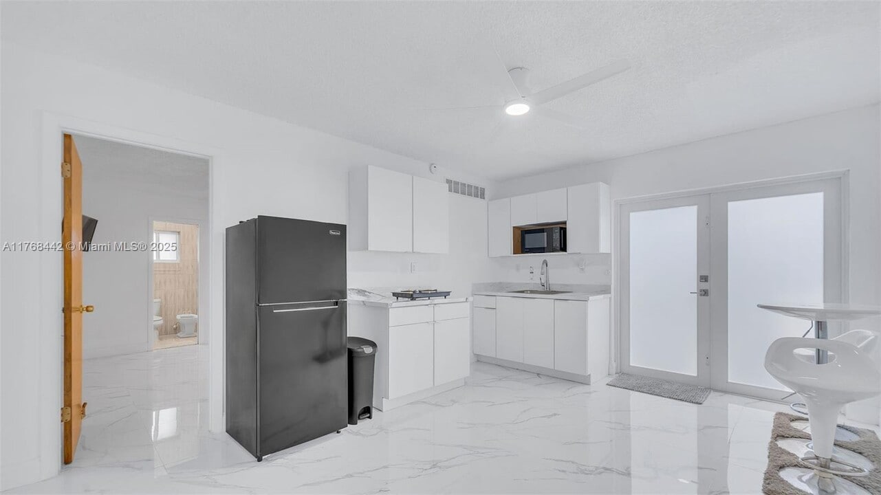 3333 SW 1st St in Miami, FL - Building Photo