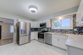 36 Daniel Dr in O'Fallon, MO - Foto de edificio - Building Photo