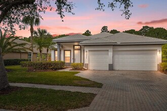 4642 SW Hammock Creek Dr in Palm City, FL - Building Photo - Building Photo