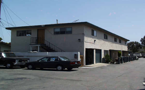 681 Victoria St in Costa Mesa, CA - Foto de edificio - Building Photo