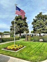 5121 W Sunnyside Ct in Visalia, CA - Foto de edificio - Building Photo