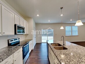 572 Smt Vw Ln in Canton, GA - Building Photo - Building Photo