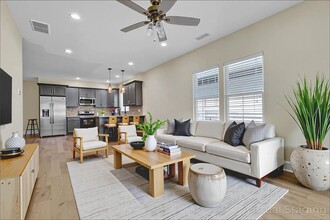 998 Mayson Turner Rd NW in Atlanta, GA - Building Photo - Building Photo