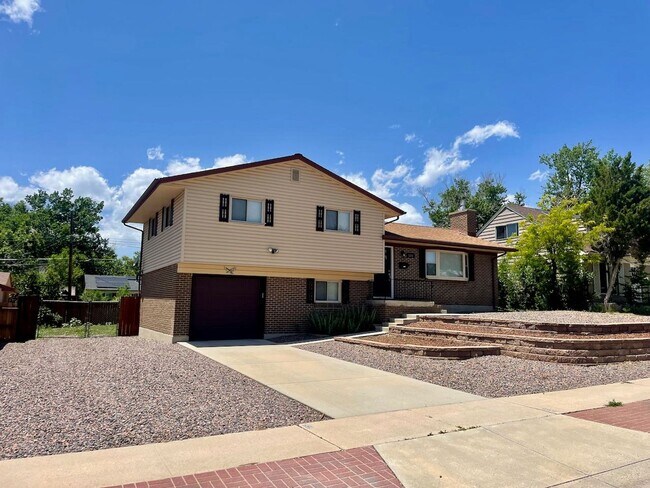 2202 Collier Ave in Colorado Springs, CO - Building Photo - Building Photo