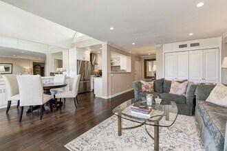 11789 Montana Ave in Los Angeles, CA - Building Photo - Building Photo