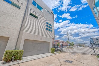 2322 Commerce St in Houston, TX - Building Photo - Building Photo