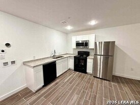 648 Monticello Ct in San Antonio, TX - Building Photo