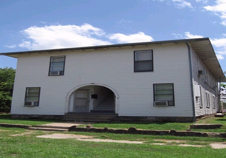 209 N Oak St in Holdenville, OK - Building Photo