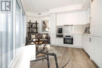 55 Cooper St in Toronto, ON - Building Photo - Building Photo