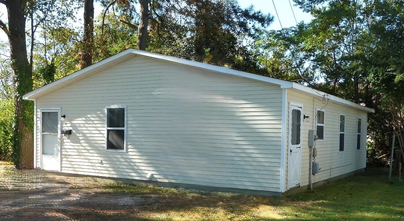 525 Madrin St in Elizabeth City, NC - Foto de edificio