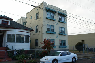 943 33rd St in Oakland, CA - Foto de edificio - Building Photo