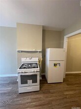 72-15 62nd St-Unit -2R in Queens, NY - Building Photo - Building Photo