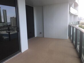 1600 NE 1st Ct in Miami, FL - Foto de edificio - Building Photo