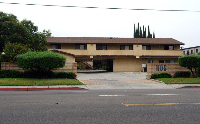 1106 E Washington Ave in Escondido, CA - Building Photo - Building Photo