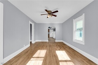 2115 Dowd Ave in Lakewood, OH - Building Photo - Building Photo