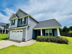 843 Screech Owl Dr in Hope Mills, NC - Building Photo - Building Photo