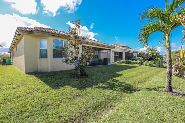 12166 SW Bennington Cir in Port St. Lucie, FL - Building Photo - Building Photo