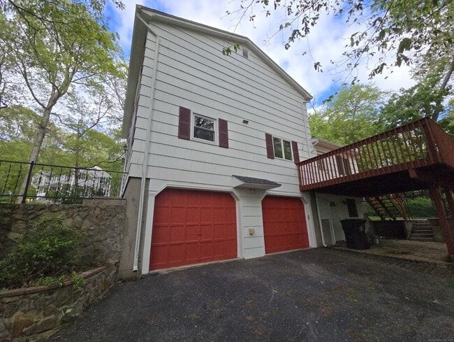 10 Nutmeg Dr in Ledyard, CT - Building Photo - Building Photo