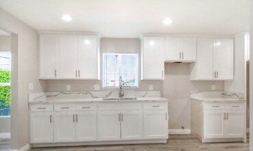 520 W 91st St in Los Angeles, CA - Building Photo - Building Photo