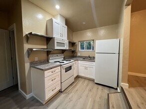 14552 Canyon 1 Rd in Rio Nido, CA - Building Photo - Building Photo