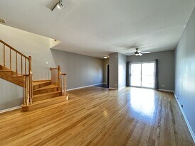 724 N Willard Ct, Unit J09P in Chicago, IL - Building Photo