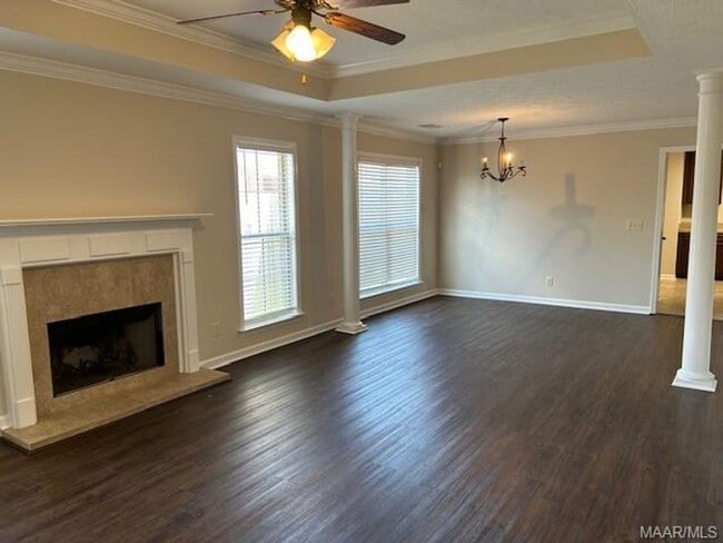 property at 8712 Lindsey Ln