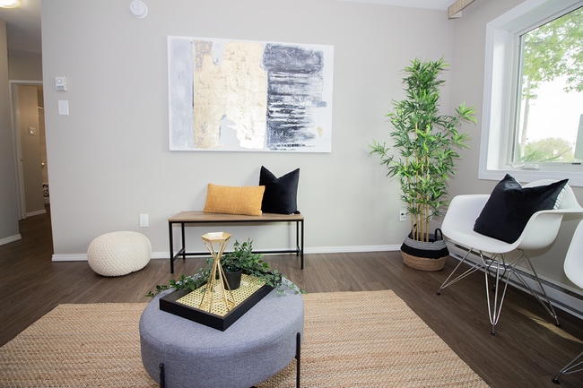 2331 Pembina Hwy in Winnipeg, MB - Building Photo - Building Photo