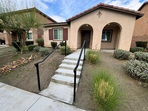 67426 Rio Vista Dr in Cathedral City, CA - Foto de edificio - Building Photo