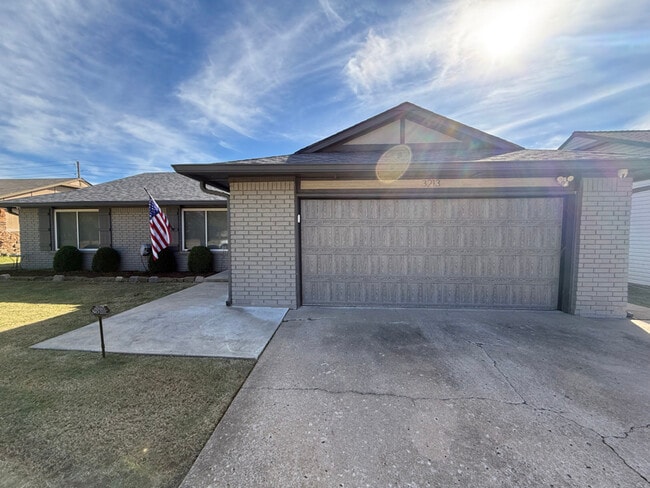3213 E Oakridge St in Broken Arrow, OK - Foto de edificio - Building Photo