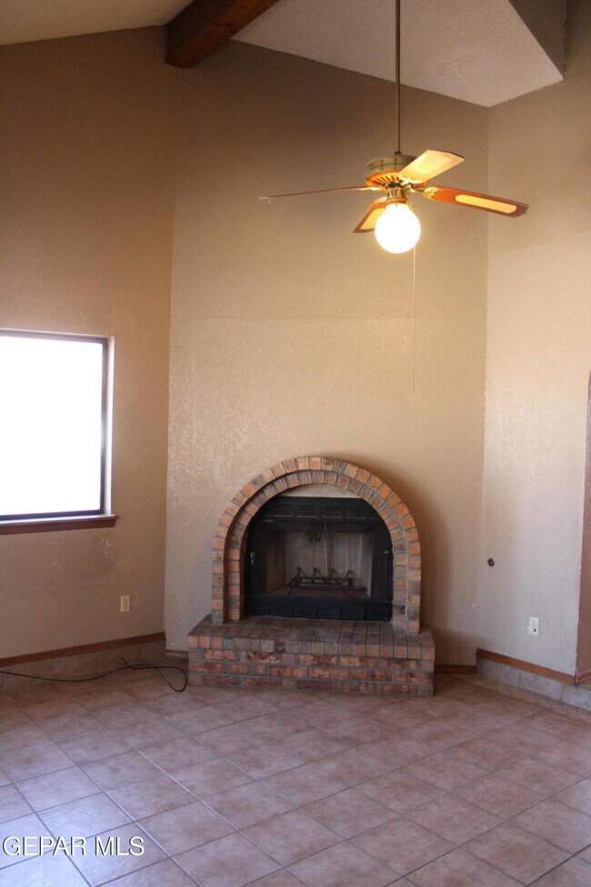 1528 Sierra De Oro Dr in El Paso, TX - Building Photo - Building Photo