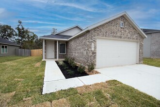 2092 Cedar Way Dr in Conroe, TX - Foto de edificio - Building Photo