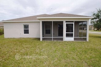 2048 Gloria Cir in Palm Bay, FL - Foto de edificio - Building Photo