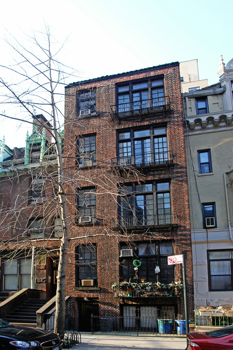 268 W 73rd St in New York, NY - Building Photo