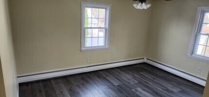 280 Thornton St, Unit 2 in Manchester, NH - Foto de edificio - Building Photo