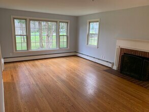 19 Mohawk Dr in Easton, CT - Building Photo - Building Photo