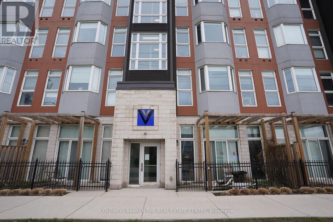 253-253 Albert St in Waterloo, ON - Building Photo