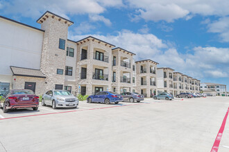 Avanti Legacy at Emerald Point in McAllen, TX - Building Photo - Building Photo