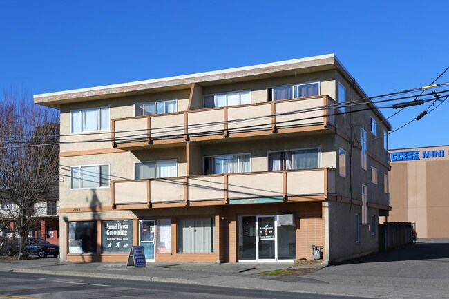 7325 Vedder Rd in Chilliwack, BC - Building Photo - Building Photo