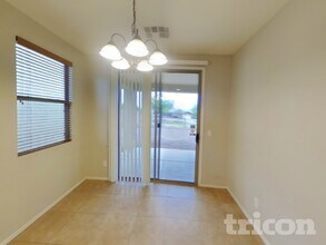 4028 W Pedro Ln in Phoenix, AZ - Foto de edificio - Building Photo
