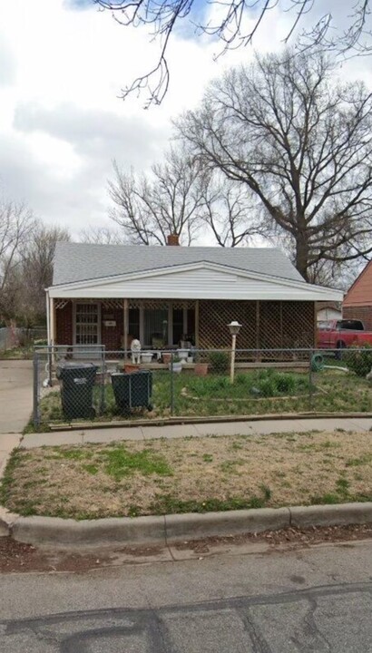 2022 N Madison Ave in Wichita, KS - Building Photo