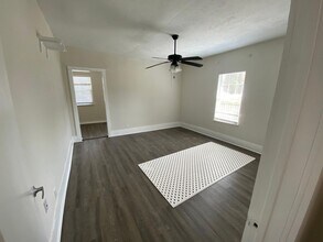 615 Parkview Ave in Dallas, TX - Foto de edificio - Building Photo