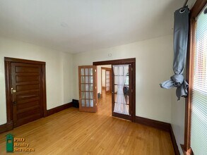 2005 NE Taylor St in Minneapolis, MN - Building Photo - Building Photo