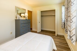 Seven Oaks Townhomes in Edgewood, MD - Foto de edificio - Building Photo