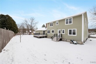 7651 Redcoat Cir, Unit b in Manlius, NY - Building Photo - Building Photo