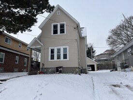 722 S 22nd St in Manitowoc, WI - Building Photo