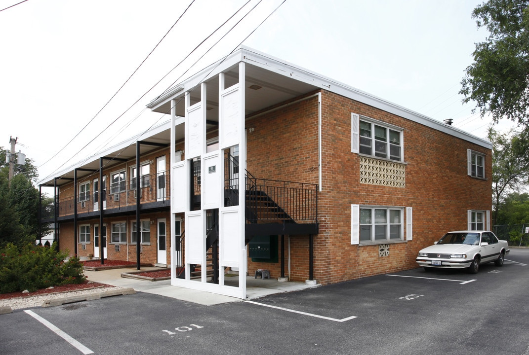 The Point at Euclid Apartments in Arlington Heights, IL - Building Photo