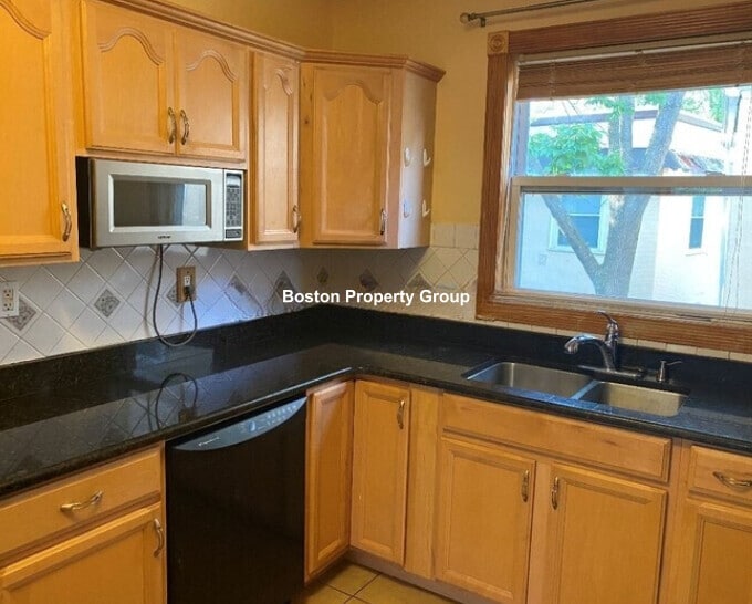 56 Sacramento St, Unit 1 in Cambridge, MA - Building Photo